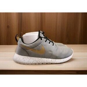 Nike Roshe Run Sneakers‎ Women’s Size 6.5 Gray